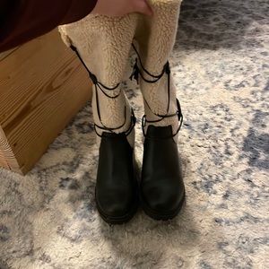 Talk black boots with Sherpa!
